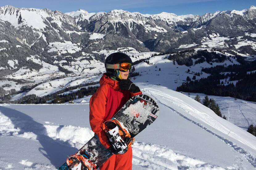 Zoom: Familienausflug Skigebiet Rossberg im Simmental. Gemütlich, familienfreundlich und günstig präsentiert sich das Angebot des Ski- und Erholungsgebietes! Besonders von Familien geschätzt wird die Übersichtlichkeit des Skigebietes.