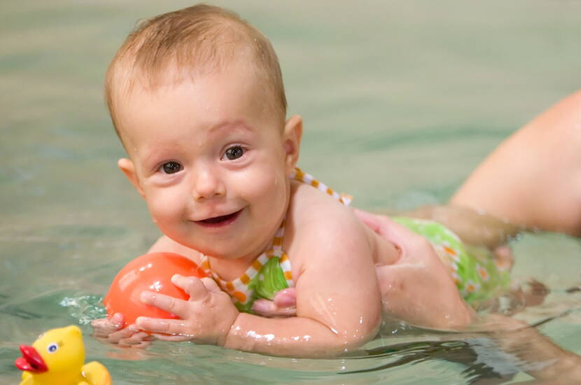 Zoom: Jusqu'à CHF 100.- de réduction sur les cours de natation de Schildkrötli-Swimmers. Téléchargez maintenant le bon et profitez d'une réduction allant jusqu'à CHF 100.- sur votre prochain cours de natation (bébé ou parent-enfant). 