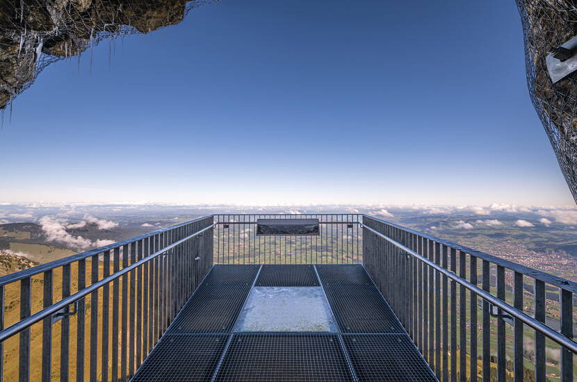 Zoom: Familienausflug Stockhorn. Der Thuner Hausberg «Stögu» ist durch eine Luftseilbahn erschlossen. Am Stockhorn warten rund 70 km markierte Wanderwege in allen Schwierigkeitsgraden darauf, entdeckt zu werden.