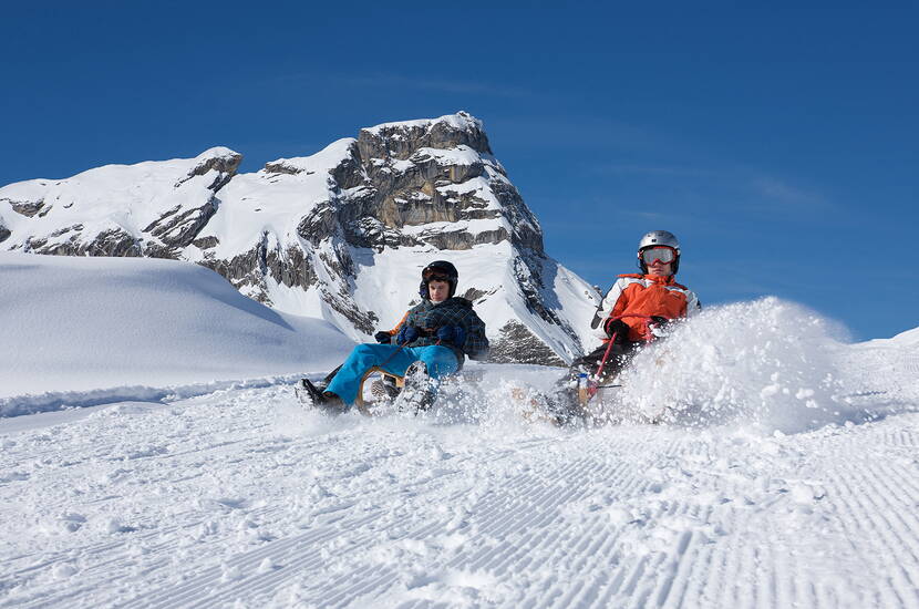 Zoom: Der acht Kilometer lange Schlittelweg mit zirka 800 Meter Höhendifferenz ist der längste Schlittelweg der Zentralschweiz. Die Fahrt von Melchsee-Frutt zur Stöckalp ist ein Erlebnis für Gross und Klein.
