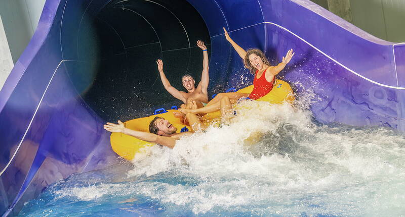 Entdecke das ultimative Erlebnis im Splash & Spa Tamaro, dem Wasserpark mit SPA, der Spass und Entspannung in einer spektakulären Umgebung vereint. Mit einer beeindruckenden Auswahl an Attraktionen bietet Splash & Spa für jeden etwas.