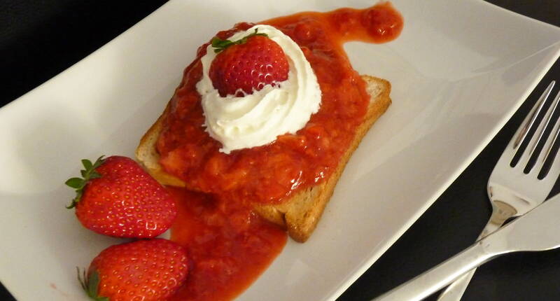 Que ce soit en plat principal ou en dessert, les délicieuses tranches aux fraises sont toujours très appréciées. Une recette merveilleuse qui te ravira, toi et ta famille.