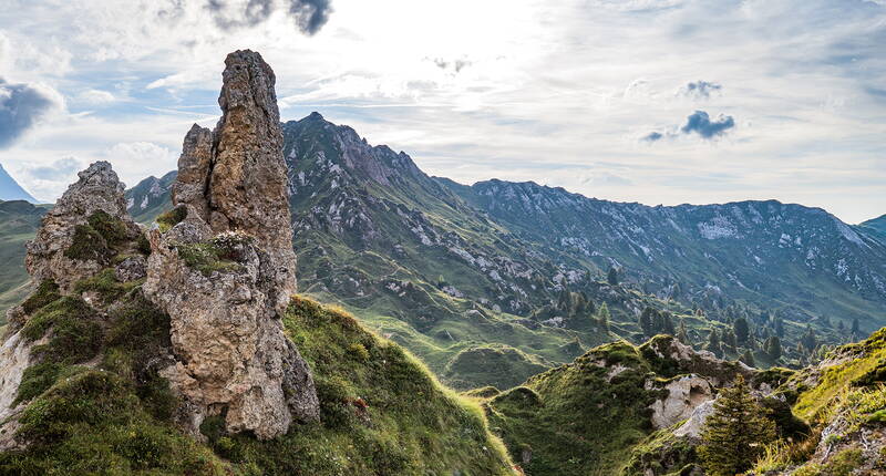 Am Betelberg ist ein faszinierender Ort mit einer aussergewöhnlichen Landschaft versteckt: der Gryden. Wandern – Staunen – Geniessen lautet das Motto des Höhenrundweges Gryden. Start und Ziel der Rundwanderung ist die Bergstation Leiterli.