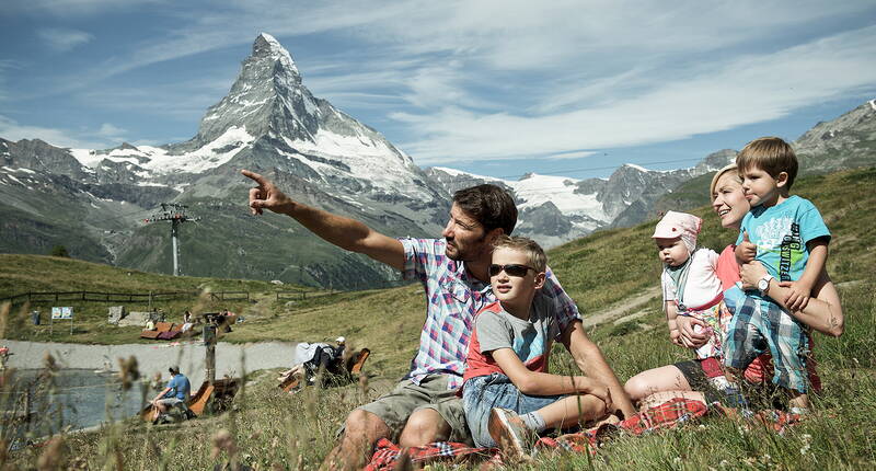 Familienausflug. Matterhorn summer paradise. Wenn Familien in Zermatt Ferien machen, ist eines ganz klar: zum Leisee, da muss man einfach hin!