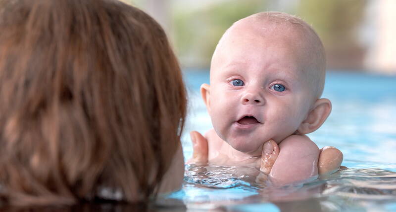 Jusqu'à 100 CHF de réduction sur le prochain cours de bébé ou de natation chez First Flow. Téléchargez maintenant le bon, réservez le cours, entrez le code de réduction et c'est parti! Grâce au succès de la méthode Augsburger, nous offrons aux bébés et aux jeunes enfants de 10 semaines à 4 ans un départ optimal dans la vie.