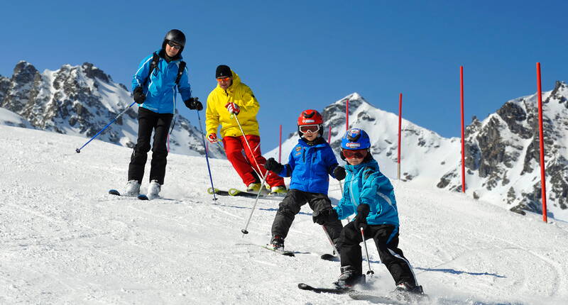 Familienausflug Wintersport Pizol. Rund um den Gipfel eröffnet sich eine einzigartige Naturlandschaft mit atemberaubender Panoramasicht über die Alpen der Ostschweiz und des Vorarlbergs bis über den Bodensee.