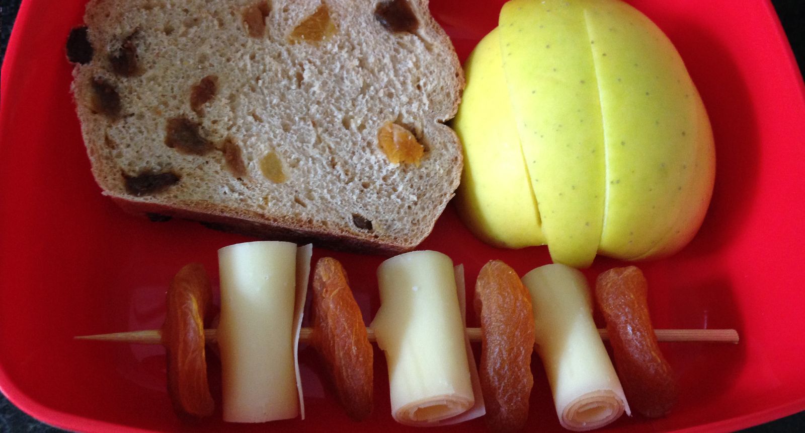 Aprikosen-Käse-Spiess mit Früchtebrot &amp; Apfel für die Znünibox - Pro ...