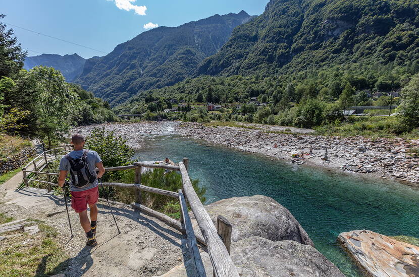 Zoom: Escursione per famiglie Sentierone Verzasca. Una delle più belle escursioni del Ticino, che si snoda lungo la Verzasca attraverso l'intera valle fino a Sonogno.