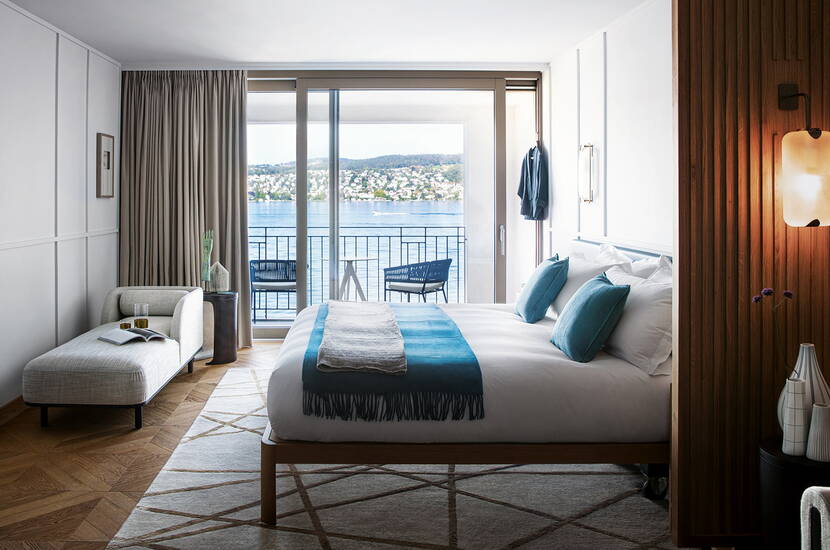 Zoom: En tant que membre HotelCard, tu logeras dans plus de 500 hôtels en Suisse et dans les pays voisins avec une réduction allant jusqu'à 50 %. Du confortable chalet alpin dans les Grisons au complexe hôtelier 5 étoiles au bord du lac Léman, il y a de quoi satisfaire tous les désirs de voyage.