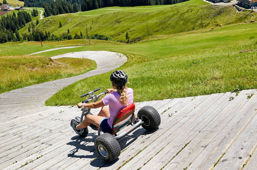 Zoom: Familienausflug Marbachegg. Mit den Marbachegg-Carts ist Spass und Abenteuer für die ganze Familie programmiert!