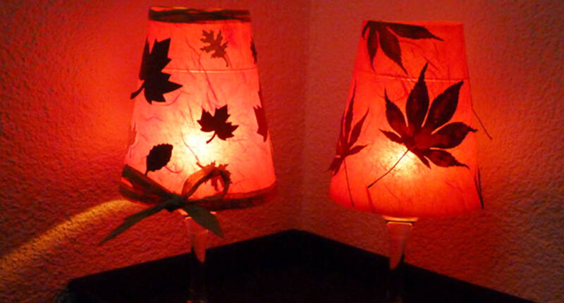 Bringt Licht in dunkle Herbsttage: der Design-Lampenschirm. Was du dafür brauchst, erfährst du in unserem herbstlichen Basteltipp.