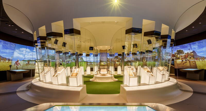 Das Museum, direkt beim Bahnhof Enge im Herzen von Zürich gelegen, ist der Treffpunkt für alle Fussball- und Sportfans. 3000 Quadratmeter Ausstellungsfläche bilden eine multimediale, interaktive Erlebniswelt. 