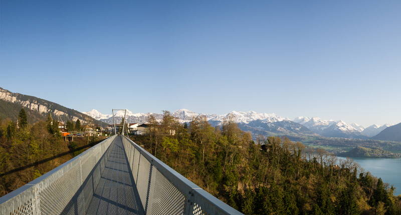 Destinations d'excursion Berne - Excursion en famille circuit panoramique du lac de Thoune. A pied ou à vélo sur le chemin des ponts autour du lac.