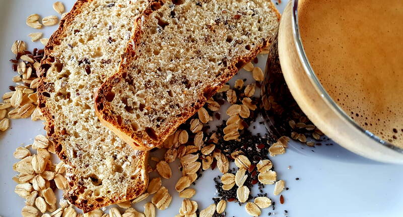 Il pane fatto in casa è sano, genuino e delizioso. La ricetta può essere facilmente integrata con ingredienti a scelta.