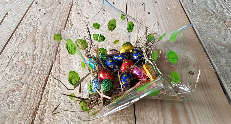 Les coupes de Pâques en plexiglas conviennent aussi bien comme coupes décoratives pour la table de Pâques que comme magnifiques nids de Pâques pour petits et grands. La fabrication est simple et sans danger, même pour les enfants, à condition de respecter les consignes de sécurité.