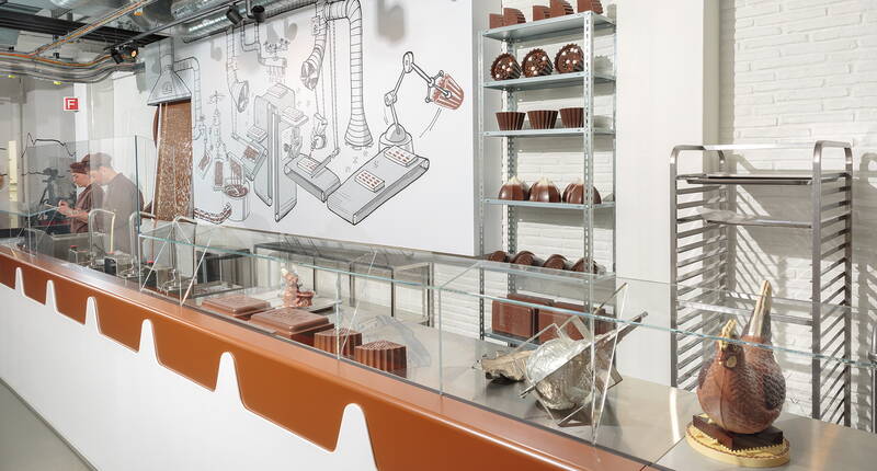 Besuche die Schokoladenmanufaktur Maison Cailler und entdecke die unwiderstehliche Welt der Schokolade. Bei der interaktiven Führung durch die Cailler Fabrik erlebst du eine spannende Reise durch die Schokoladengeschichte – von den Azteken bis zu den neuesten Innovationen.