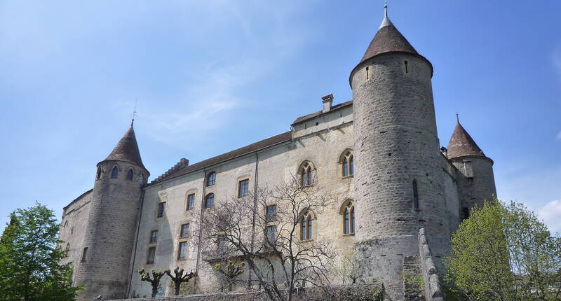 Familienausflug Château Grandson. Hoch über dem Neuenburgersee beherbergt diese alte Festung Waffen und Rüstungen, Schlossmodellen und Schlachten sowie ein historisches Museum über die Burgunderkriege.