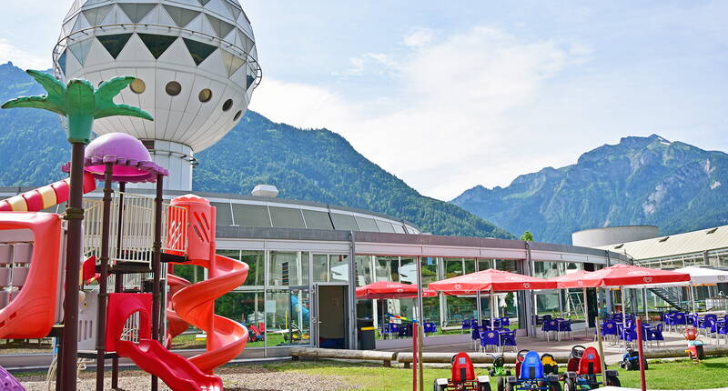 Familienausflug JungfrauPark. In der Virtual Arena Action und Spass erleben, das Berner Oberland und Interlaken entdecken und im Kinderparadies auf der Riesenrutschbahn hinuntersausen.