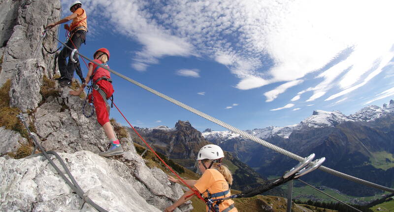 Familienausflug Klettersteig-Eldorado.Engelberg ist ein Eldorado für Klettersteig-Freaks! Sechs spannende Eisenwege stehen für Klettersteig–Enthusiasten bereit, vier davon wurden im Brunnigebiet eingerichtet. 